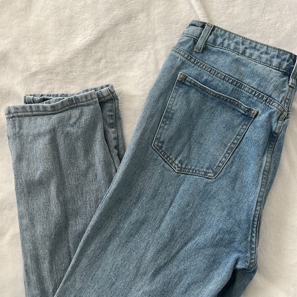 PRETTY LITTLE THING LIGHT BLUE WASH ASYMMETRICAL DENIM JEANS - Picture 3 of 5